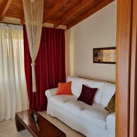 Smaragda Sea View Karianí